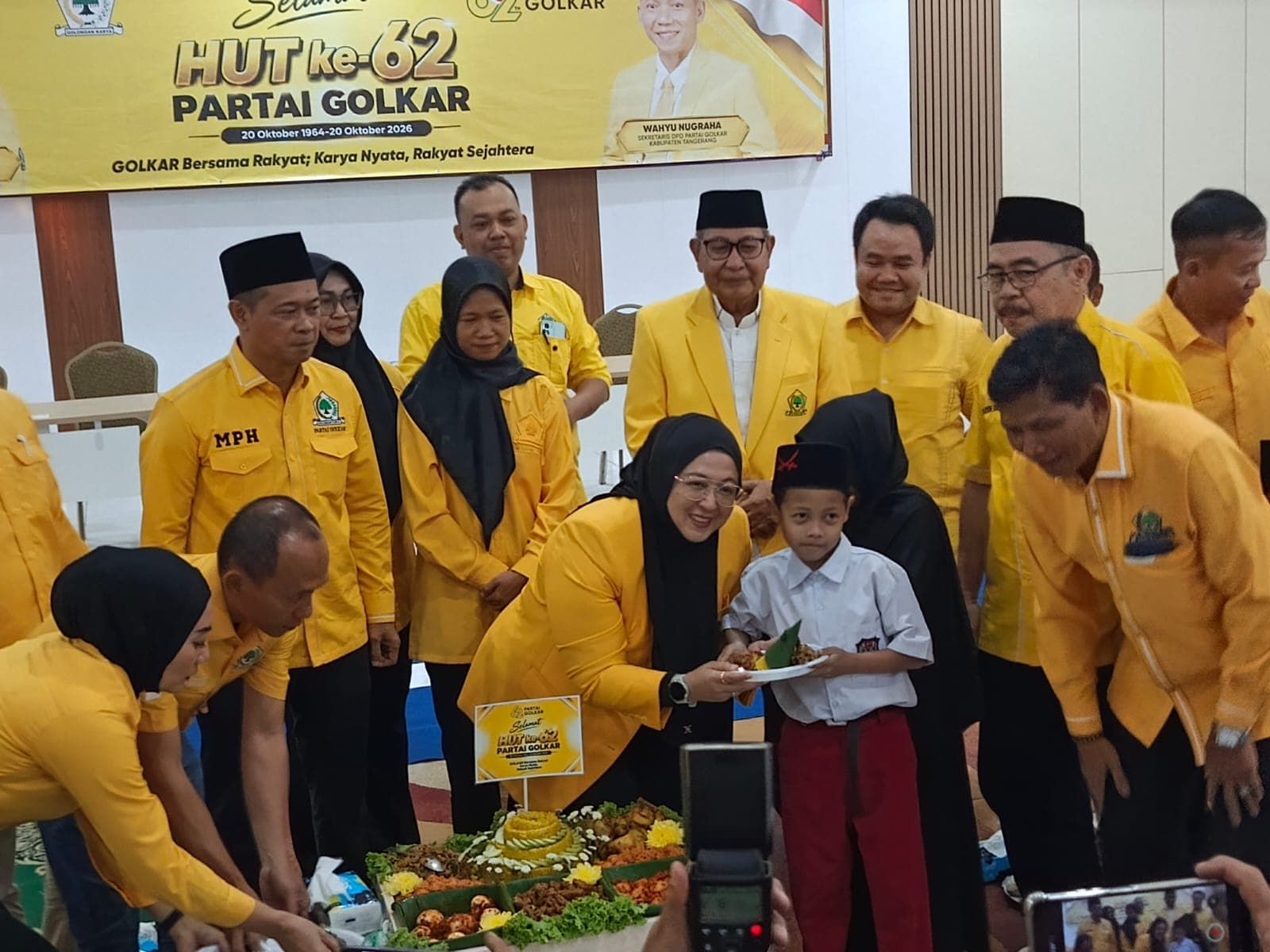 Peringati HUT ke-62 Tahun Partai Golkar, DPD Kabupaten Tangerang Berikan Santunan Kepada Anak Yatim