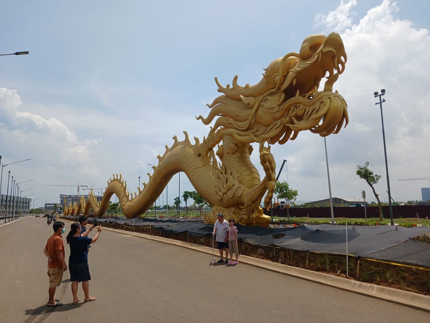 Patung Naga Raksasa PIK 2 Menjadi Daya Tarik Bagi Para Pencinta Sosmed