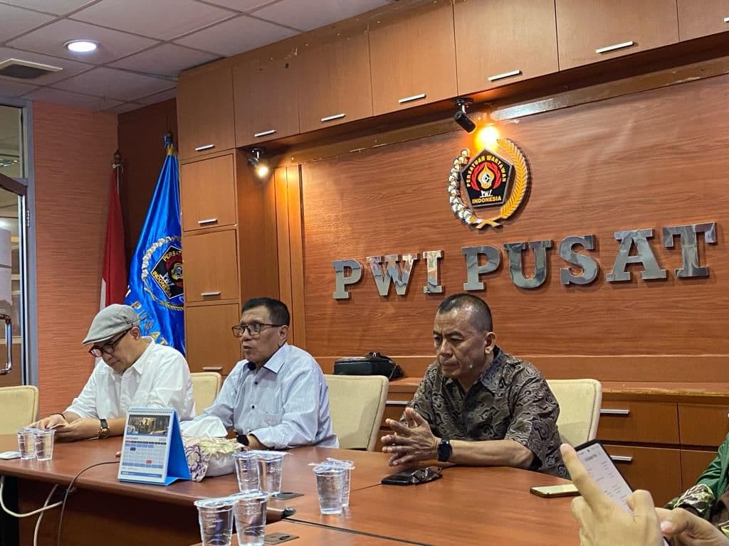 Rapat Perdana Ini Pesan Hendry CH Bangun