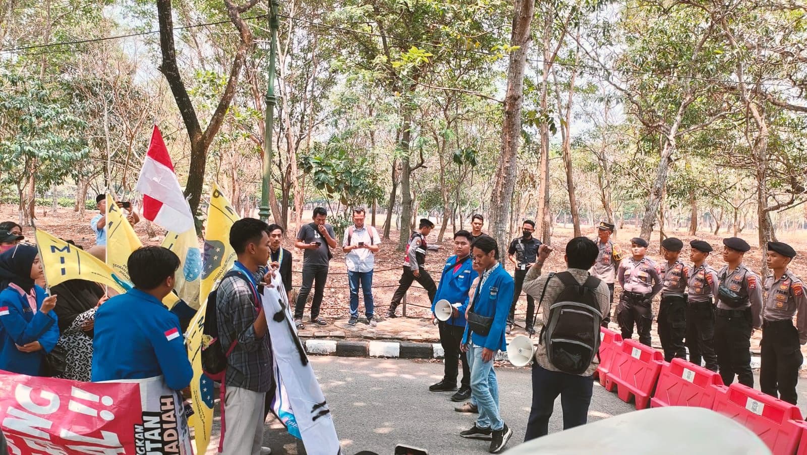 Oknum Polisi Diduga Pukul Mahasiswa di Kericuhan Pasar Kuta Bumi Berujung Aksi Unras
