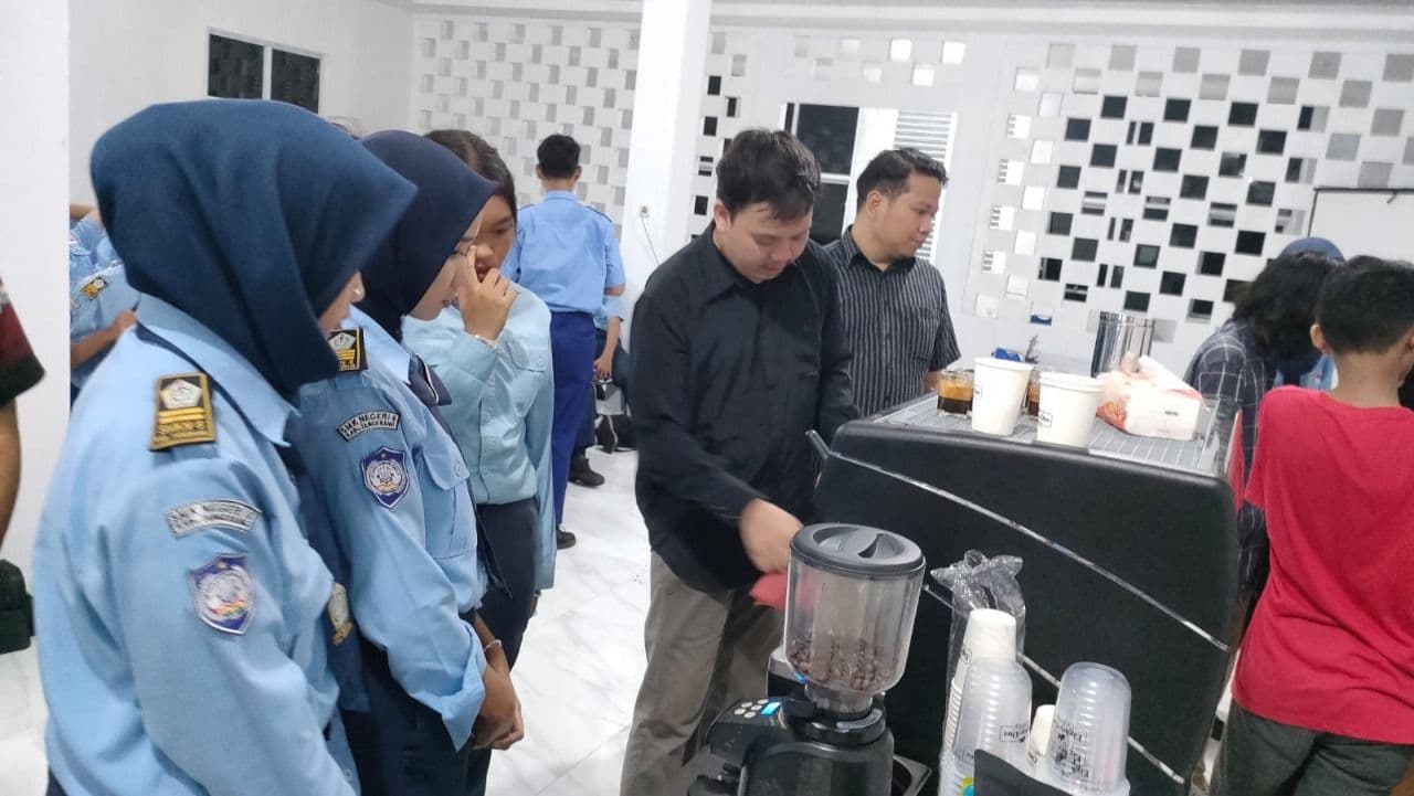 PWI Kabupaten Tangerang dan YPKKT Gelar Pelatihan Barista Kopi