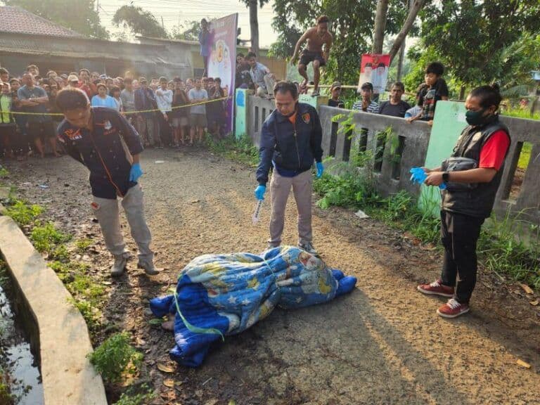 Warga Cikupa Digegerkan Penemuan Mayat Wanita Terbungkus Kasur
