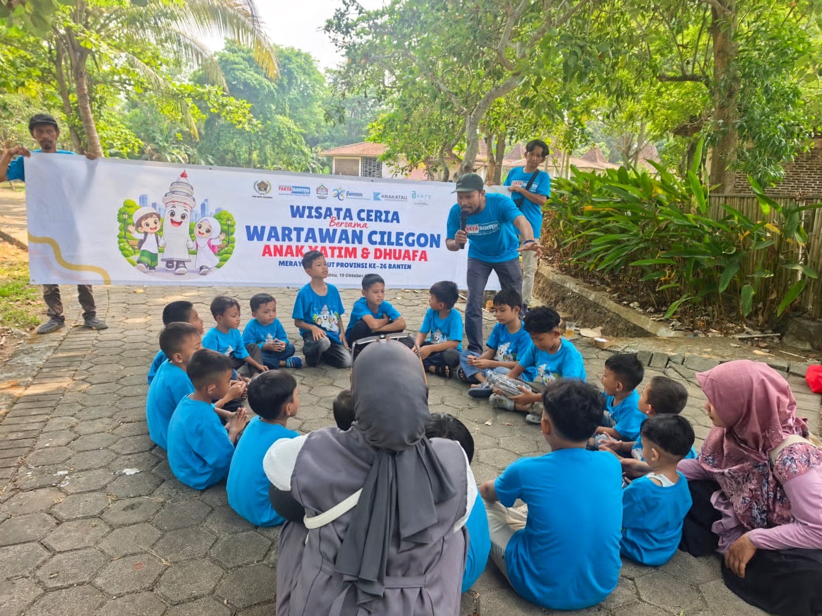 Wartawan Cilegon Bersama Anak Yatim Peringati Hut Provinsi Banten ke-26 di Avery Coconut Island
